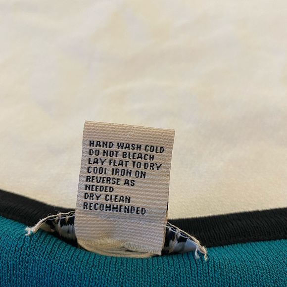 Knit Turquoise & Black Top size Large - Picture 5 of 5